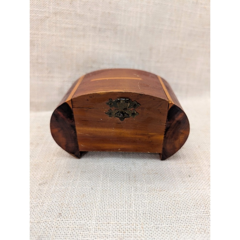 Vintage Small Oval-Shaped Cedar Wood Box Rustic Country Primitive